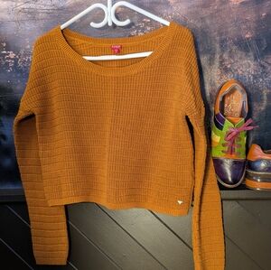 Guess Sweater.    Med